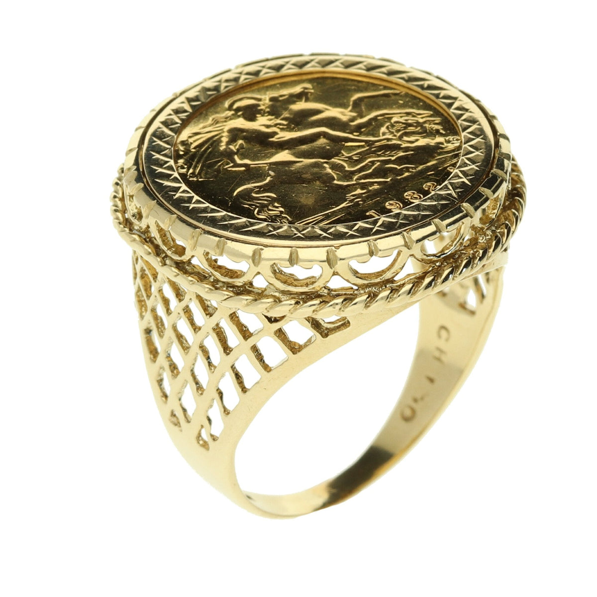 1982 Queen Elizabeth II Half Sovereign Gold Ring - 8.20g