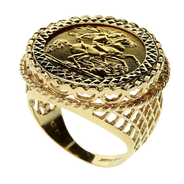 1982 Queen Elizabeth II Half Sovereign Ring - 8.6g