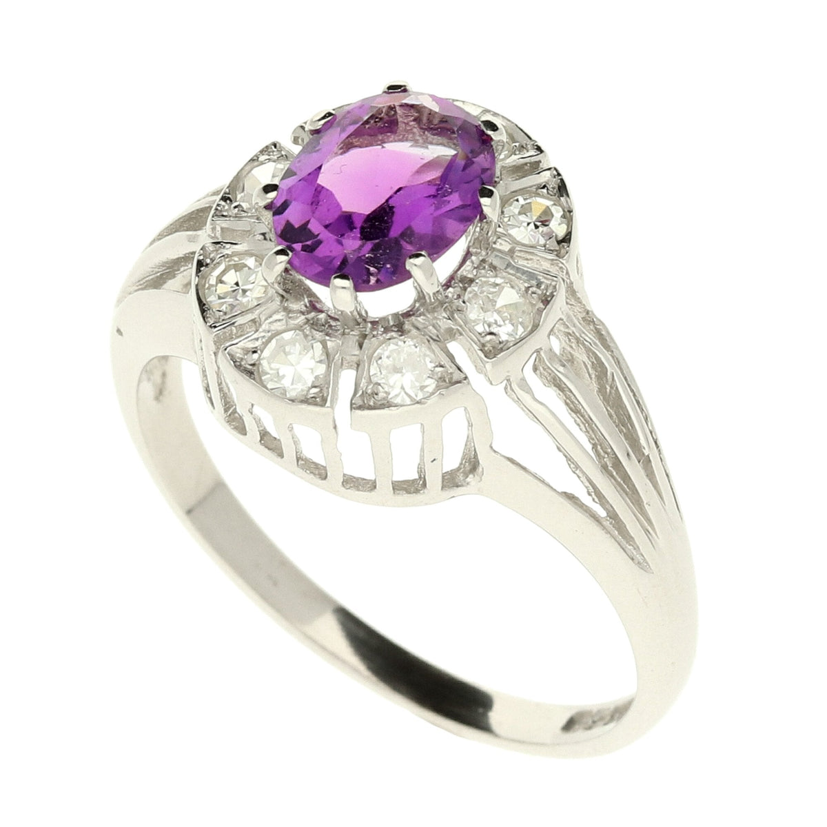 18ct White Gold Amethyst and Diamond Ring - 4.6g