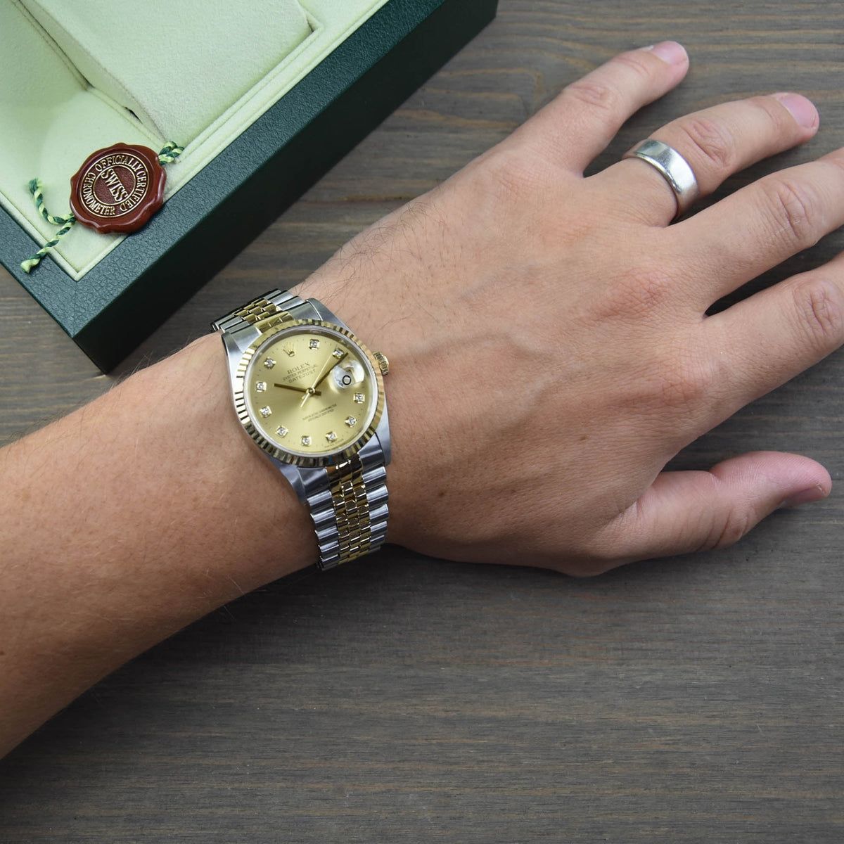 Datejust 16233 - Champagne Diamond Dial - 2001