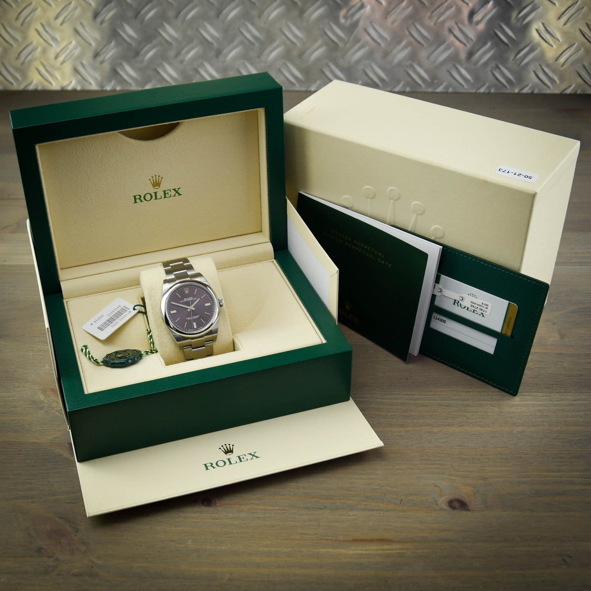 Oyster Perpetual 114300 - Gents Watch - Red Grape Dial - 2019