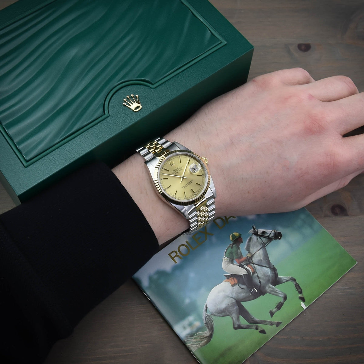 Datejust 16233 - Gents Watch - Baton Dial - 2000