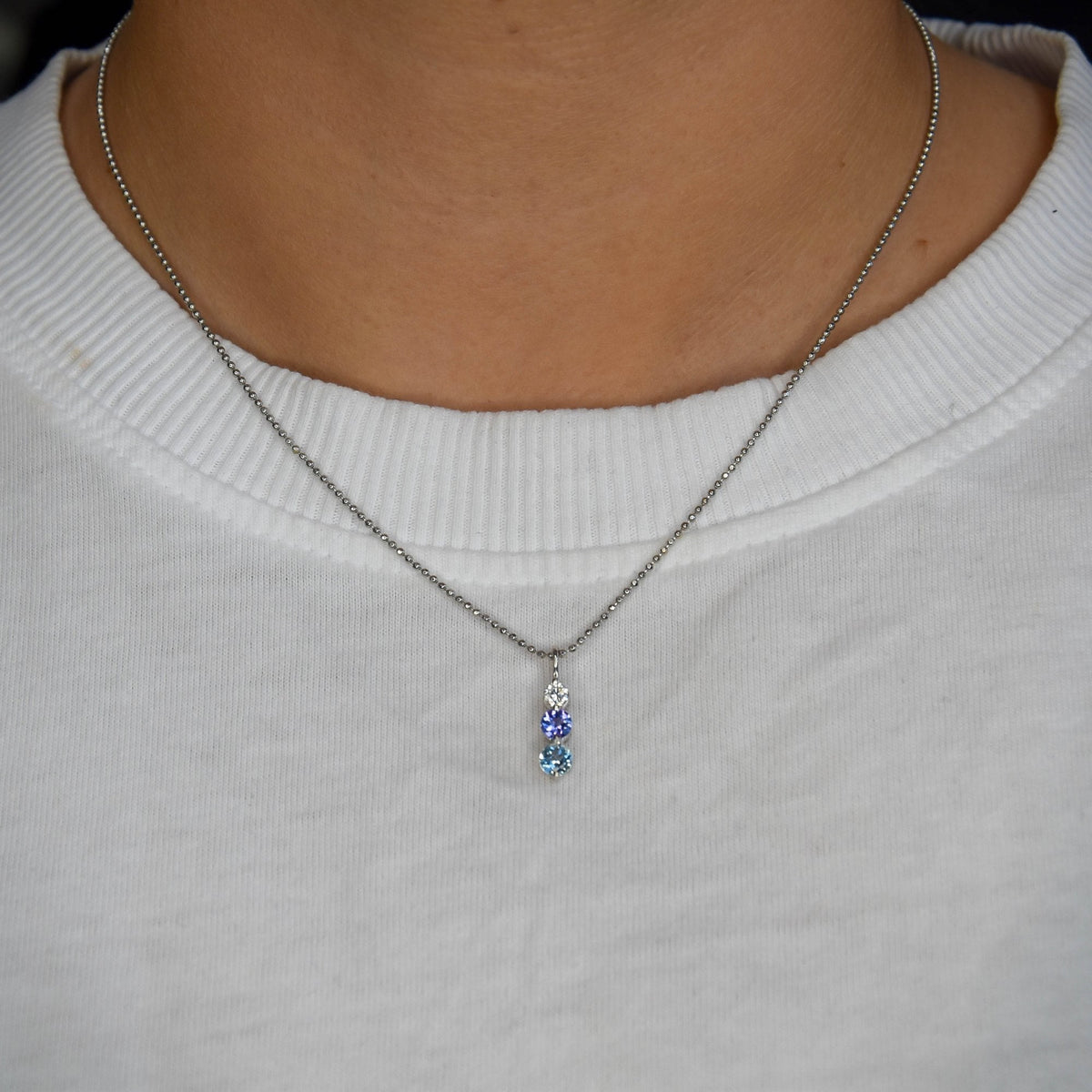 18ct White Gold Chain & Diamond Pendant-16"