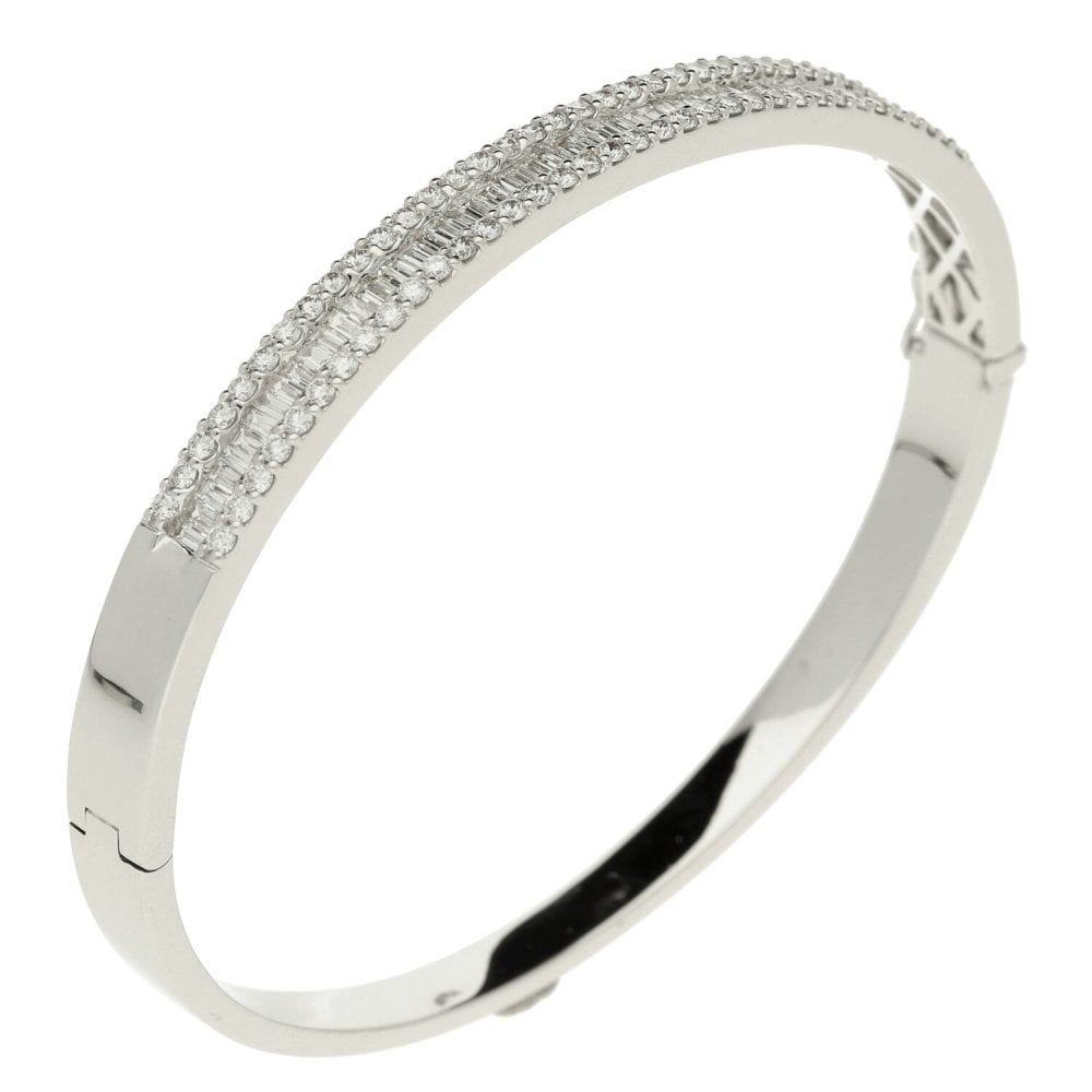 18ct White Gold Fancy Diamond Bangle - 1.92ct - 24.3g