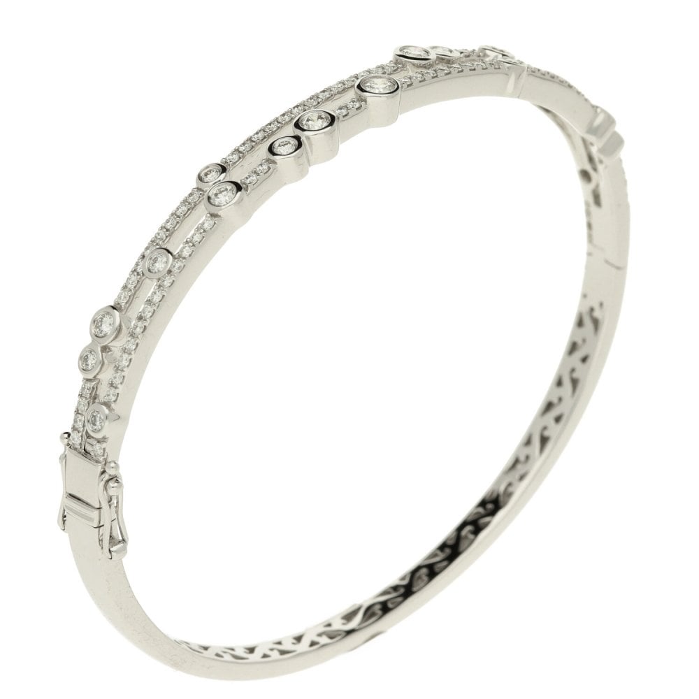 18ct White Gold Split Diamond Scatter Bangle - 1.05ct - 16.8g