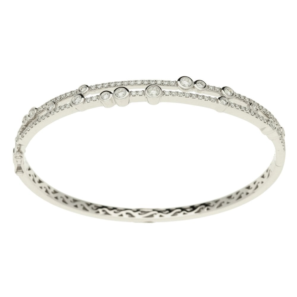 18ct White Gold Split Diamond Scatter Bangle - 1.05ct - 16.8g