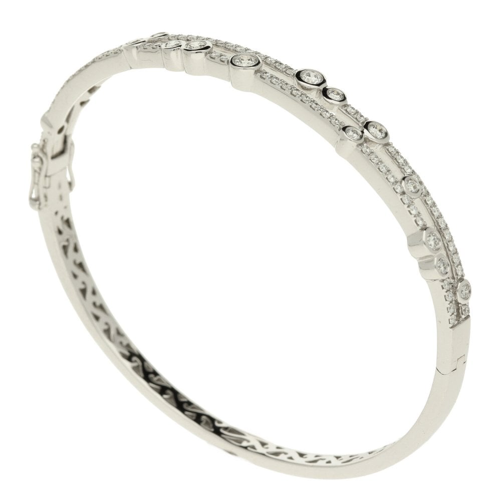 18ct White Gold Split Diamond Scatter Bangle - 1.05ct - 16.8g