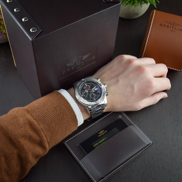 Super Avenger A1337111 - Black Dial - 2017