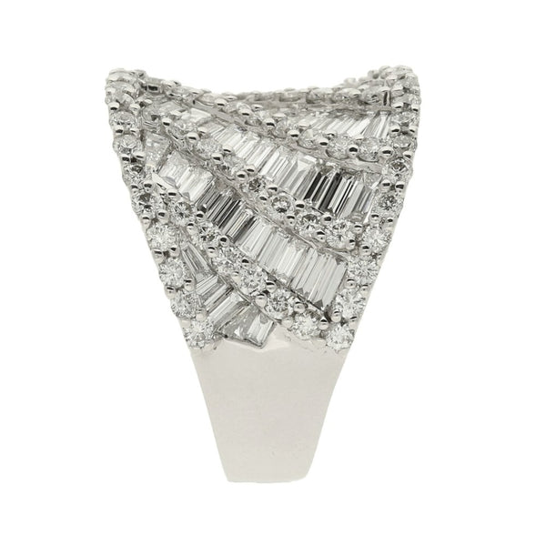 18ct White Gold Saddle Diamond Cluster Ring - 2.85ct