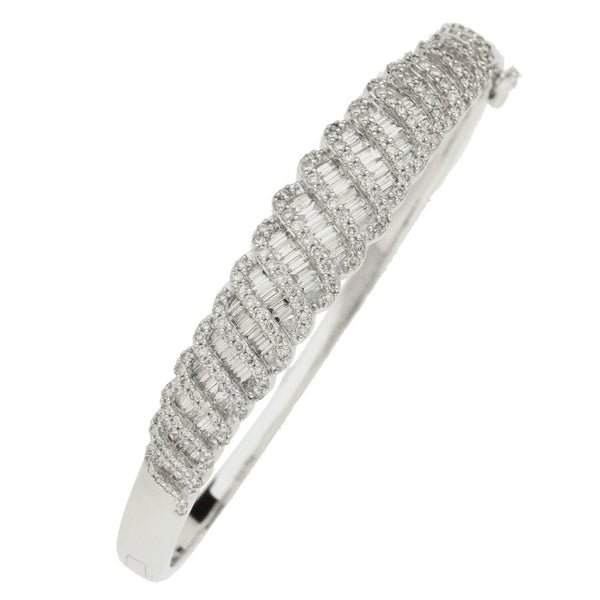 Fabulous 9ct White Gold Diamond Bangle - 2.95ct