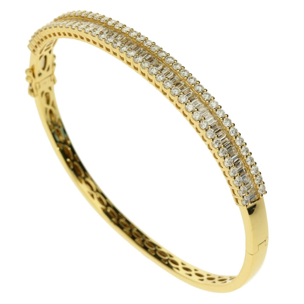 18ct Yellow Gold Fancy Diamond Bangle - 3.50ct - 21.3g