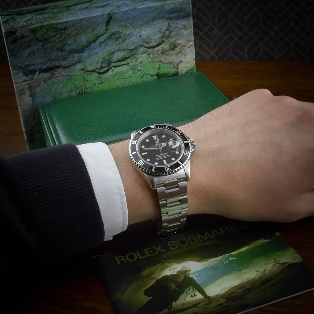Submariner 16610 - Black Dial - 1995