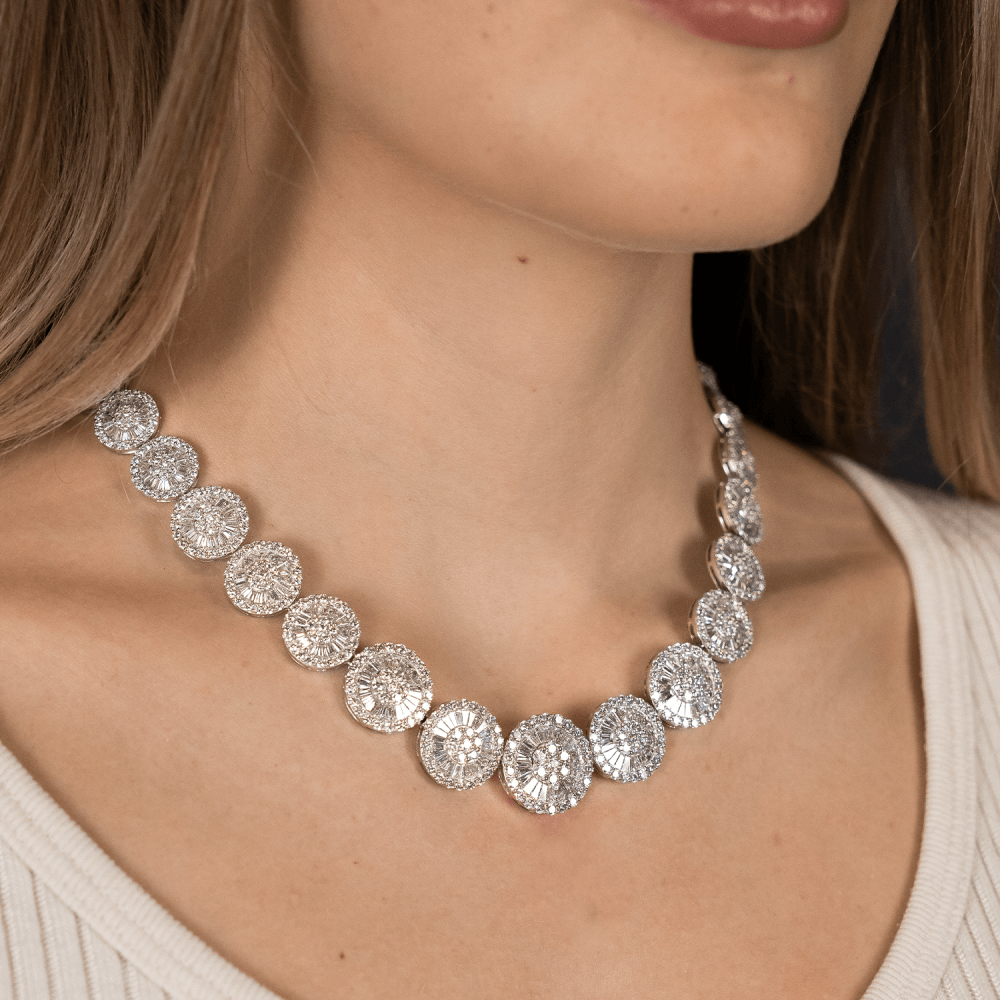 18ct White Gold Graduated Diamond Collarette - 16" - 33.50ct