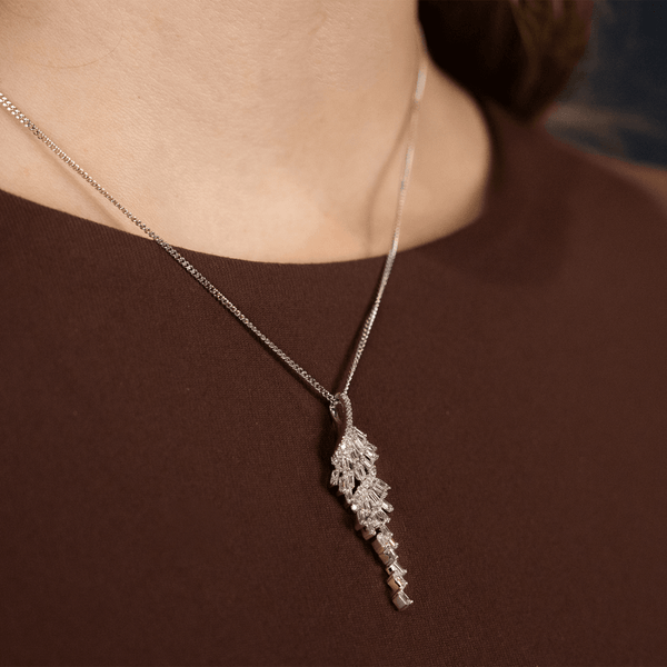 Ladies 18ct White Gold Diamond Pendant & 16" Chain - 0.75ct