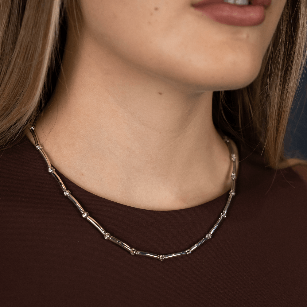 18ct White Gold Ladies Diamond Necklace - 17" - 25.8g