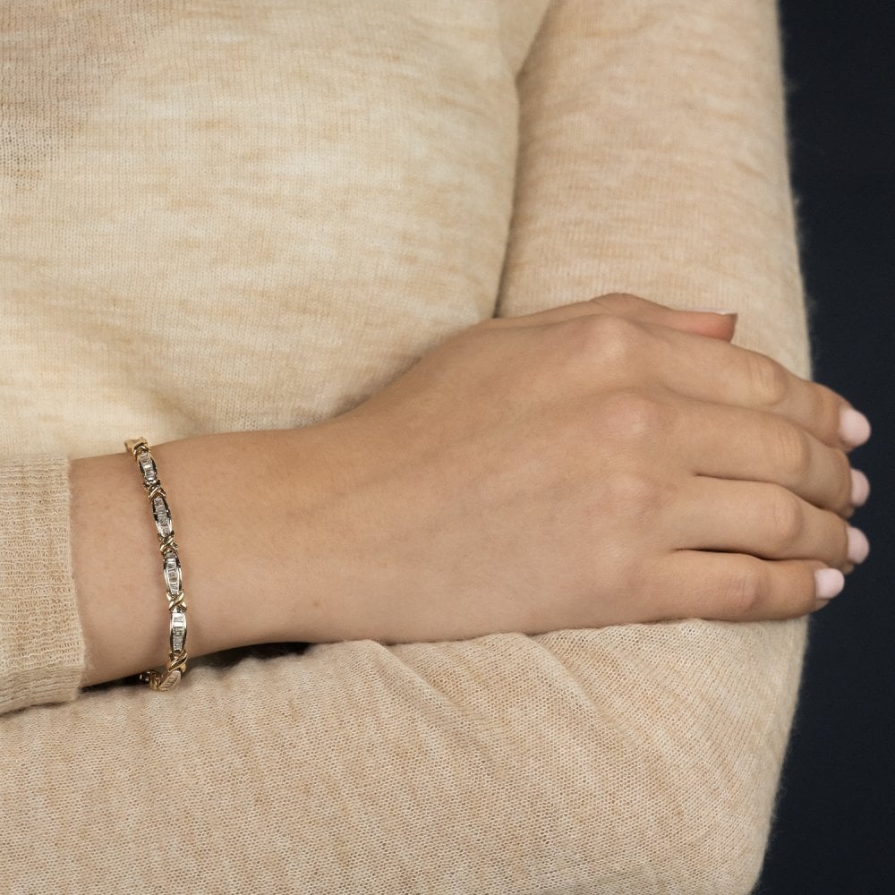Ladies 9ct White & Yellow Gold Diamond Set Bracelet - 1.87ct