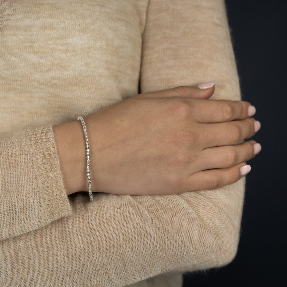 Ladies 18ct White Gold 2.57ct Diamond Tennis Bracelet