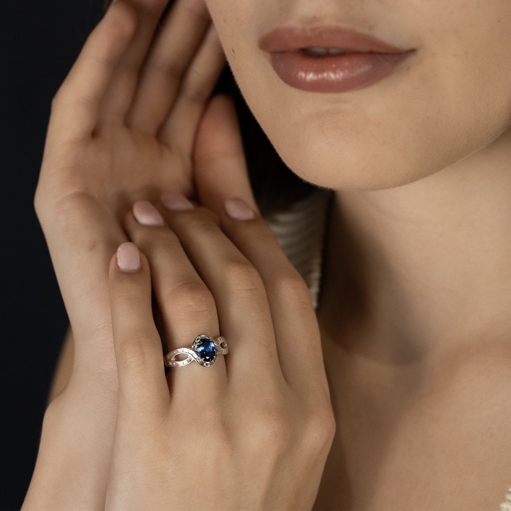 18ct White Gold Blue Tanzanite & Diamond Ring
