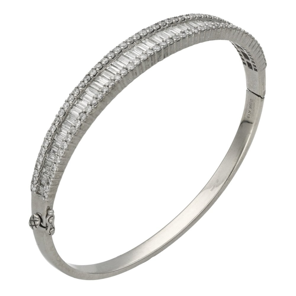 Ladies 18ct White Gold Diamond Bangle - 3.96ct