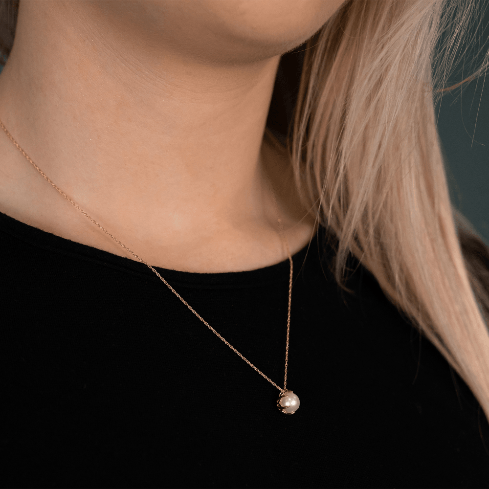 9ct Yellow Gold Pearl Pendant & 18" Chain