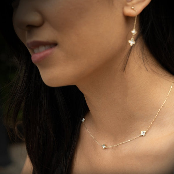 9ct Yellow Gold Mother of Pearl Petal Necklace - 15/16" - 1.8g