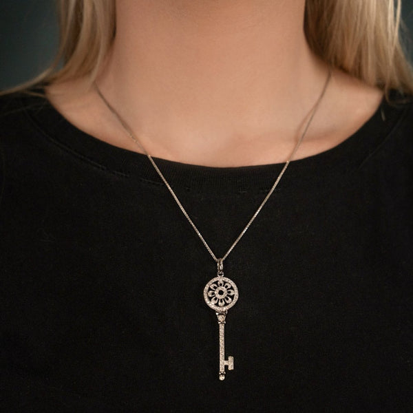 Ladies 18ct White Gold Diamond Set Key Pendant & 20" Chain