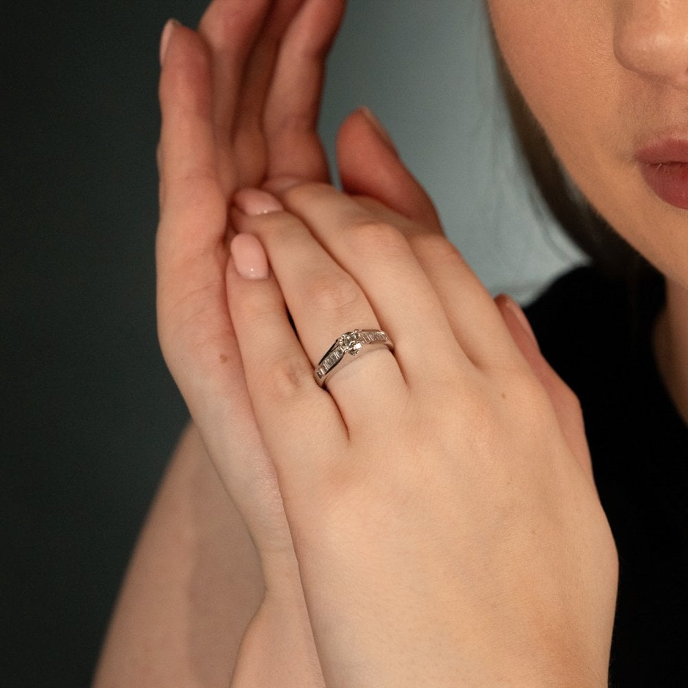 Ladies 18ct White Gold Diamond Engagement Ring - 0.81ct