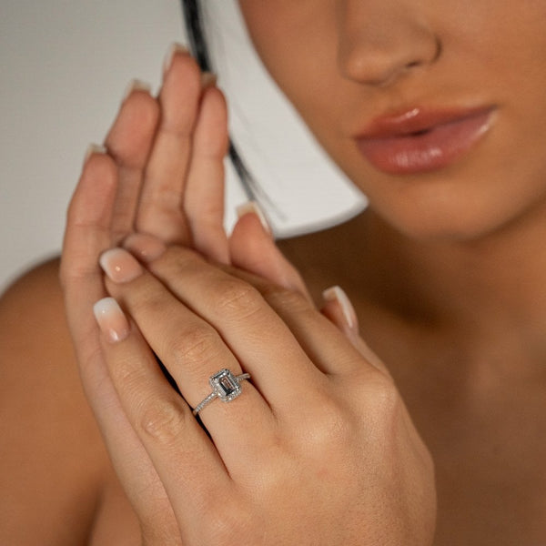 9ct White Gold Aquamarine & Diamond Ring - Size M - 0.13ct