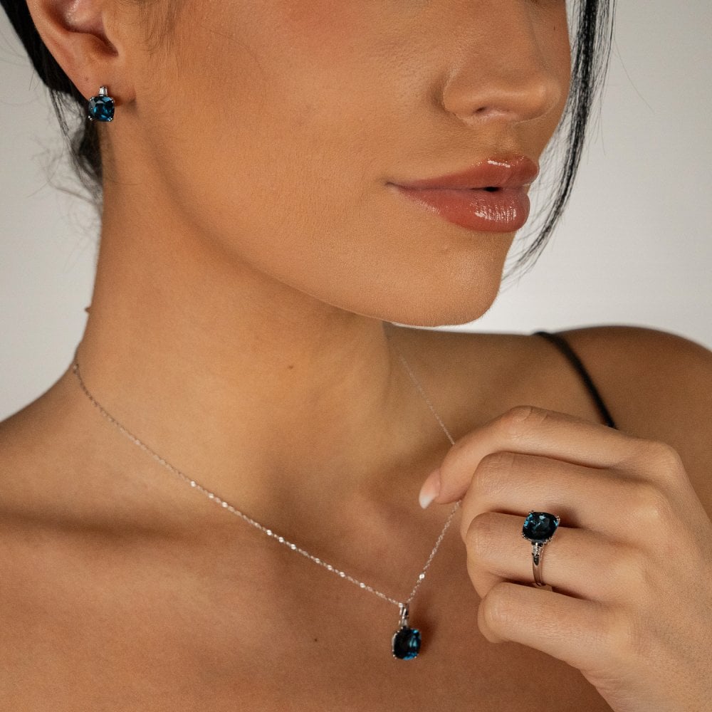 9ct White Gold London Blue Topaz & Diamond Ring - 0.08ct