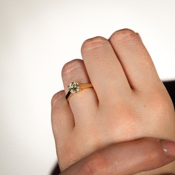 18ct Yellow Gold Certified Diamond Engagement Ring - 1.07ct
