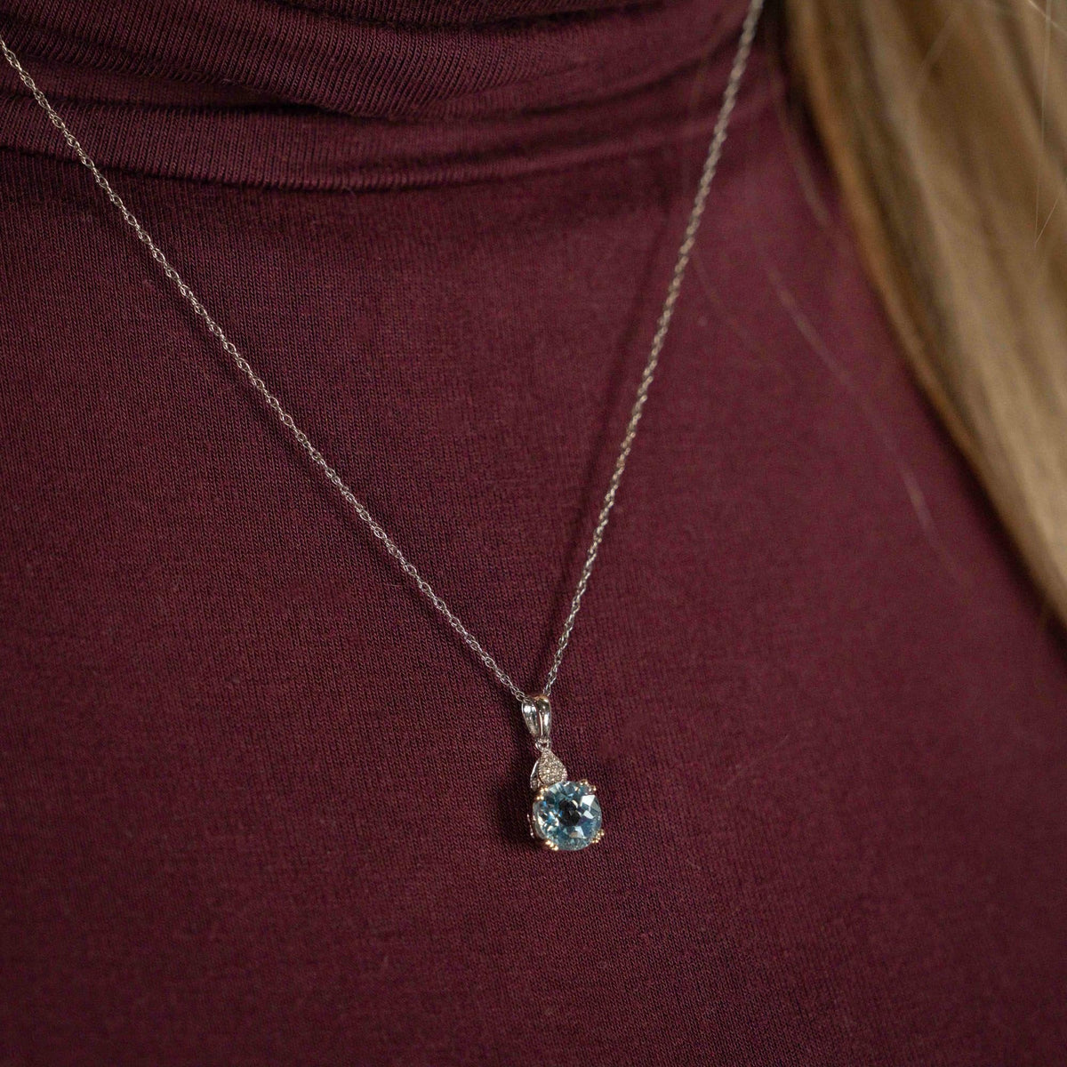 9ct White Gold Diamond & Aquamarine Pendant & Chain - 0.03ct