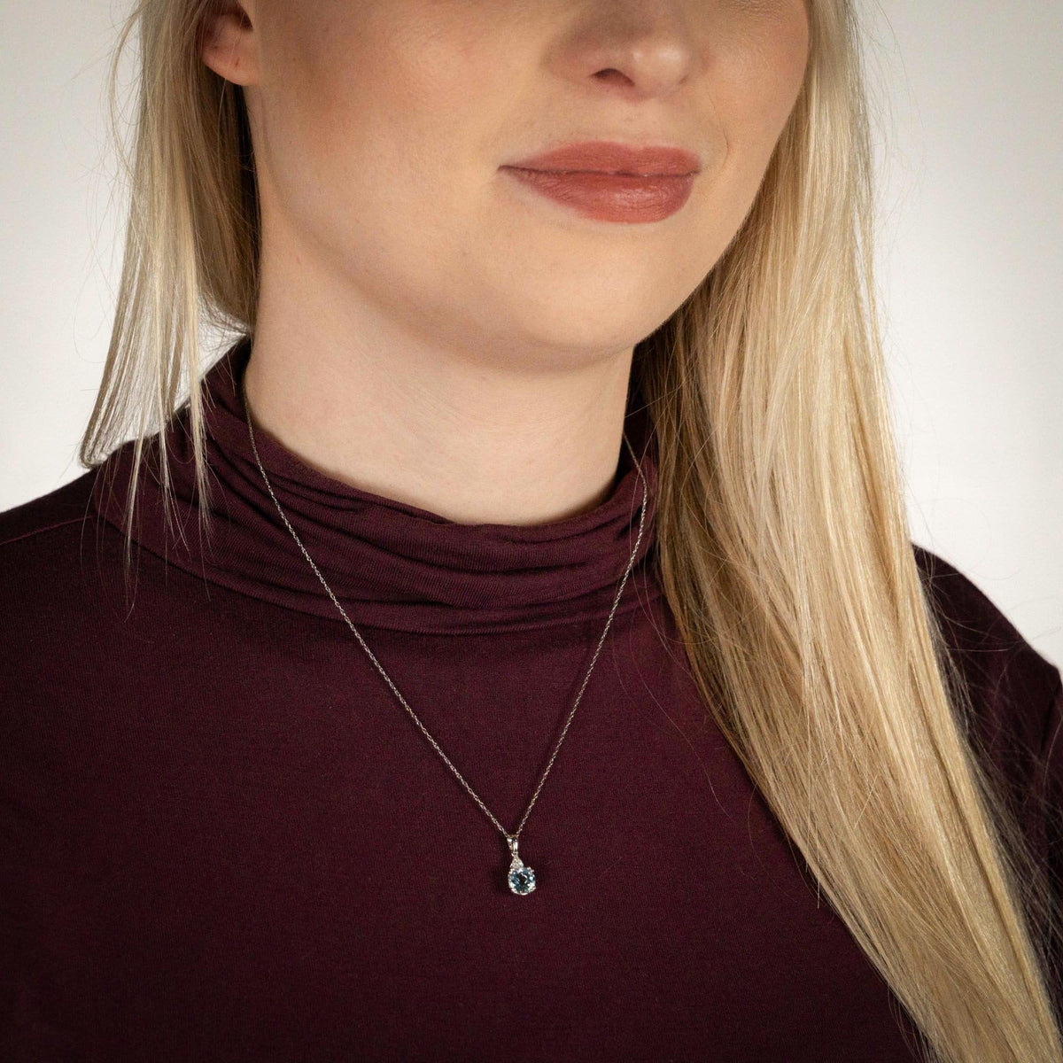 9ct White Gold Diamond & Aquamarine Pendant & Chain - 0.03ct