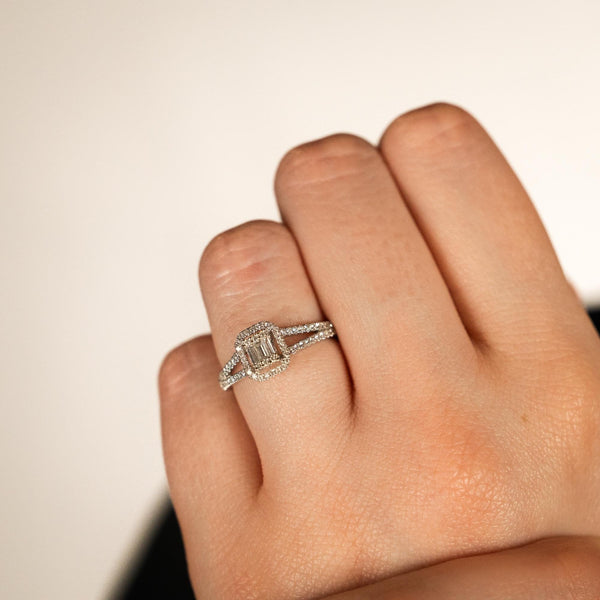 9ct White Gold Rectangular Diamond Cluster Ring - 0.36ct