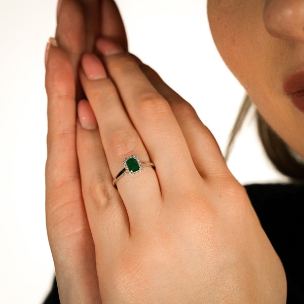 9ct White Gold Emerald & Diamond Cluster Ring - Size M - 0.11ct