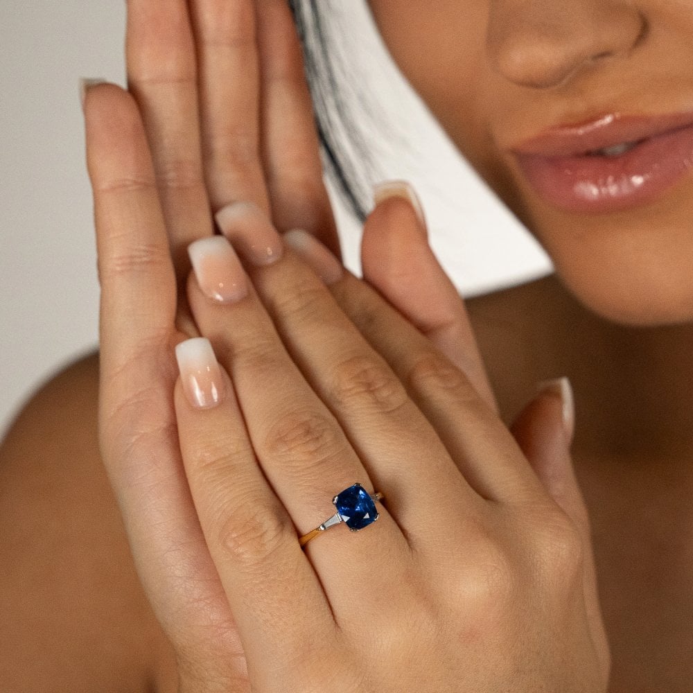 18ct Yellow Gold Sapphire & Diamond Ring - Size N - 2.50ct
