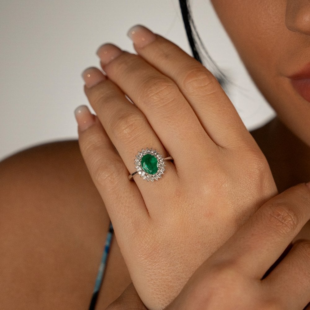 18ct White Gold Diamond & Emerald Cluster Ring