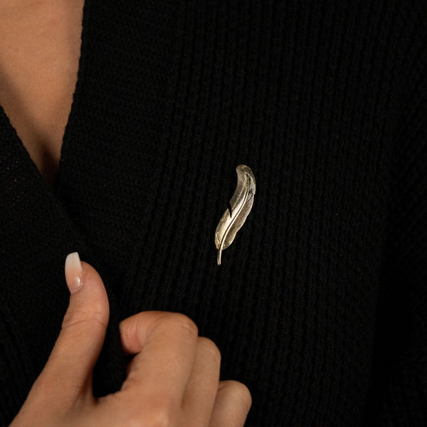 Ladies 9ct Yellow Gold Feather Brooch - 1.5g
