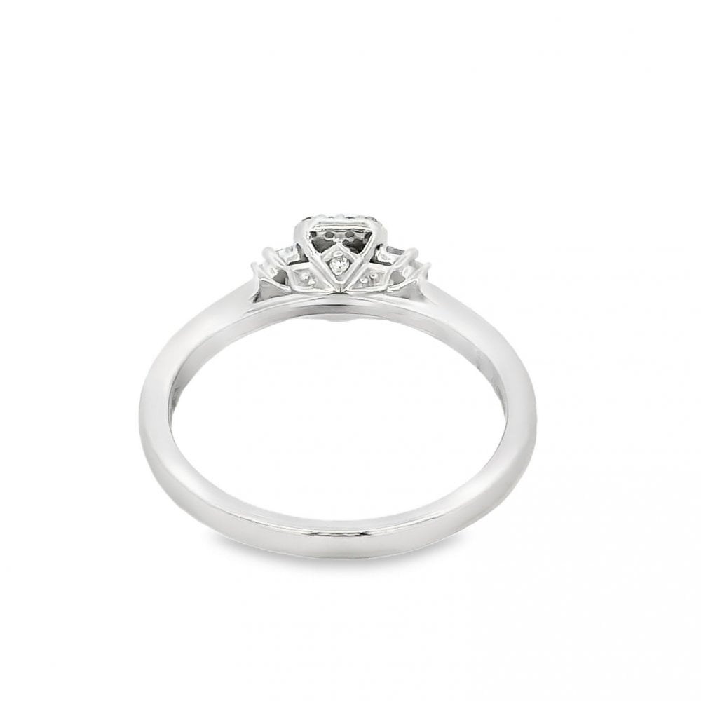 Ladies 18ct White Gold Diamond Cluster Ring - 0.40ct
