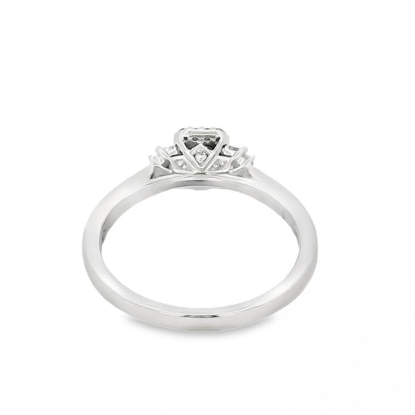 Ladies 18ct White Gold Diamond Cluster Ring - 0.40ct