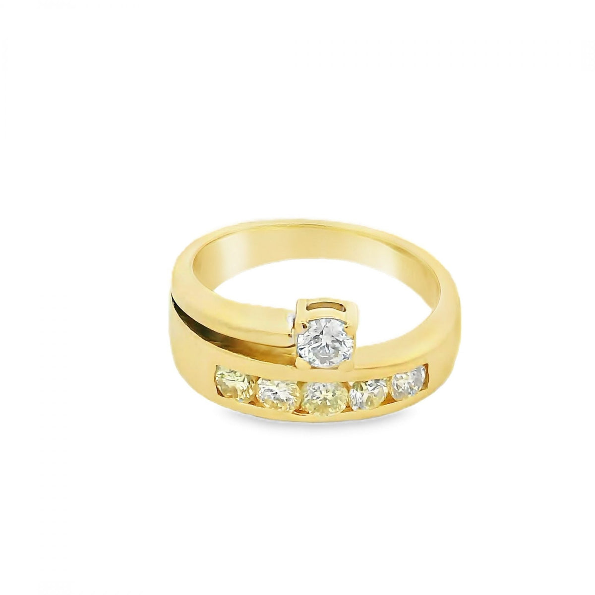 Ladies 14ct Yellow Gold Diamond Ring - 0.90ct - M½