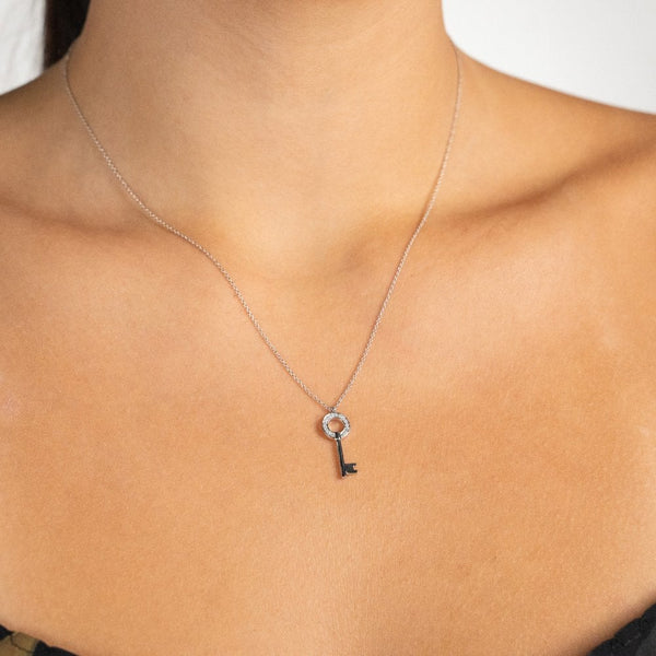 18ct White Gold Diamond Key Pendant & Necklace - 18" - 0.06ct