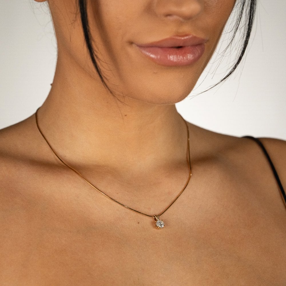 Ladies 18ct Yellow Gold Solitaire Diamond Pendant & 18" Chain