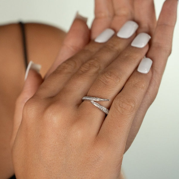 Interlocking Single Ring - 18ct White Gold & Diamond