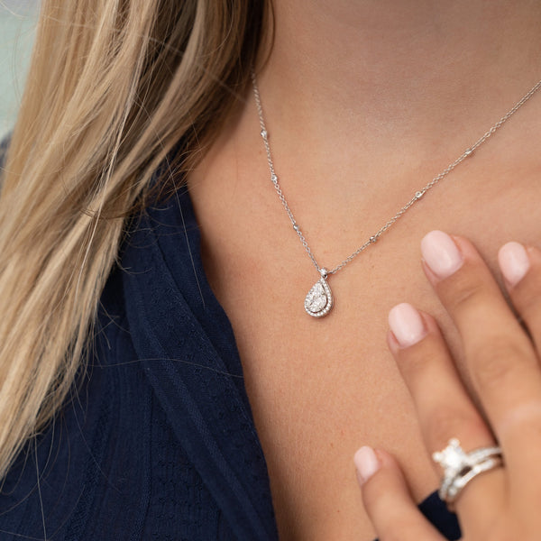 18ct White Gold Diamond Pendant & Chain - 16" - 0.78ct