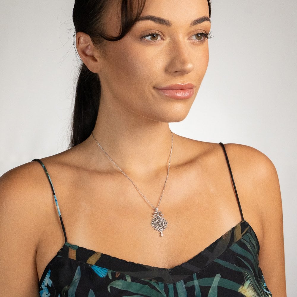 18ct White Gold Diamond Art Deco Pendant & Necklace - 18" - 7.4g