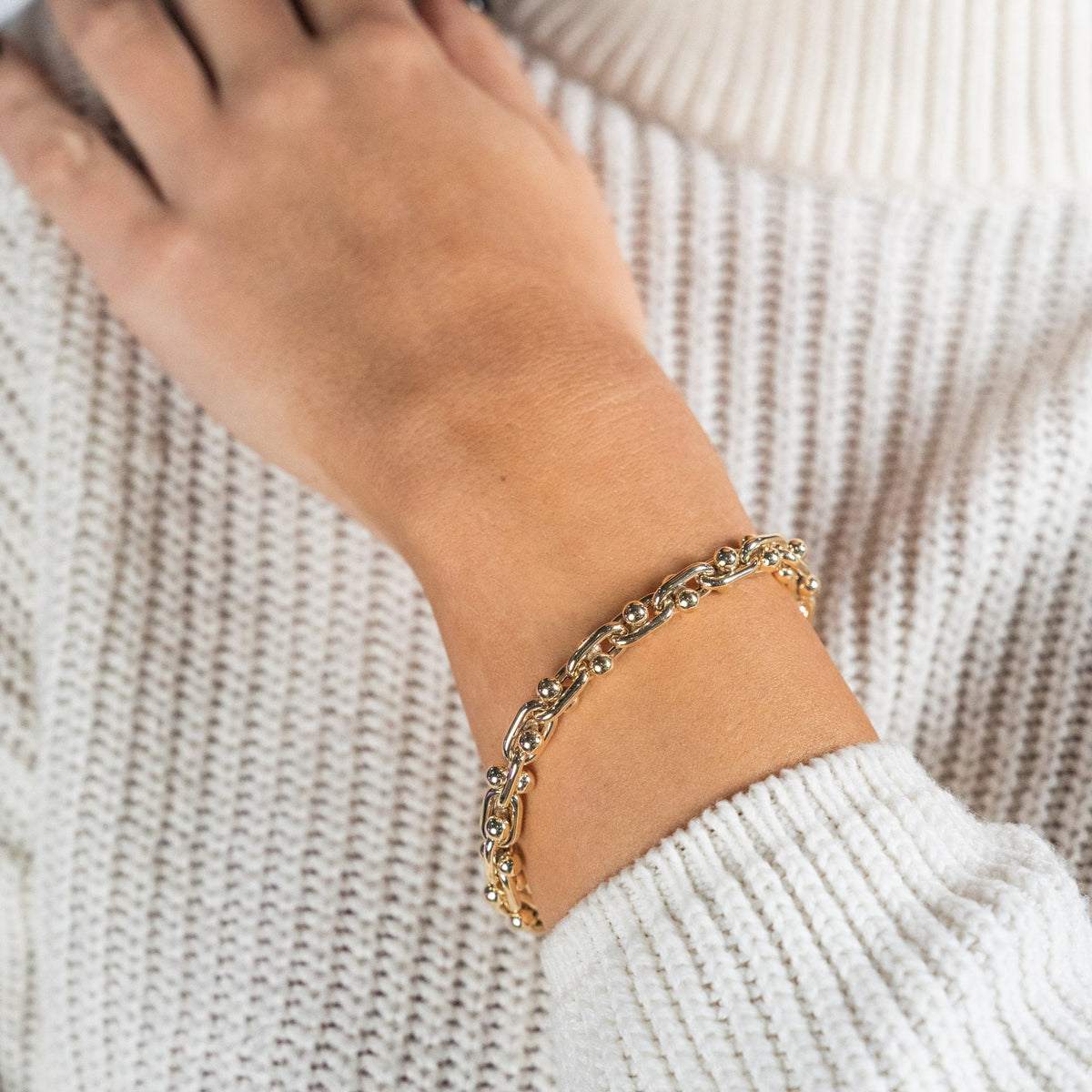 9ct Yellow Gold Hollow Fancy Knobbles Bracelet - 8"