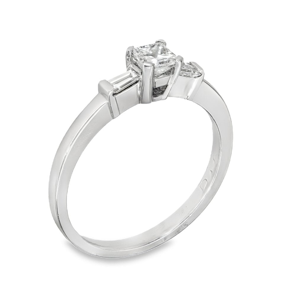 18ct White Gold Diamond Trilogy Ring - Size M½ - 0.50ct