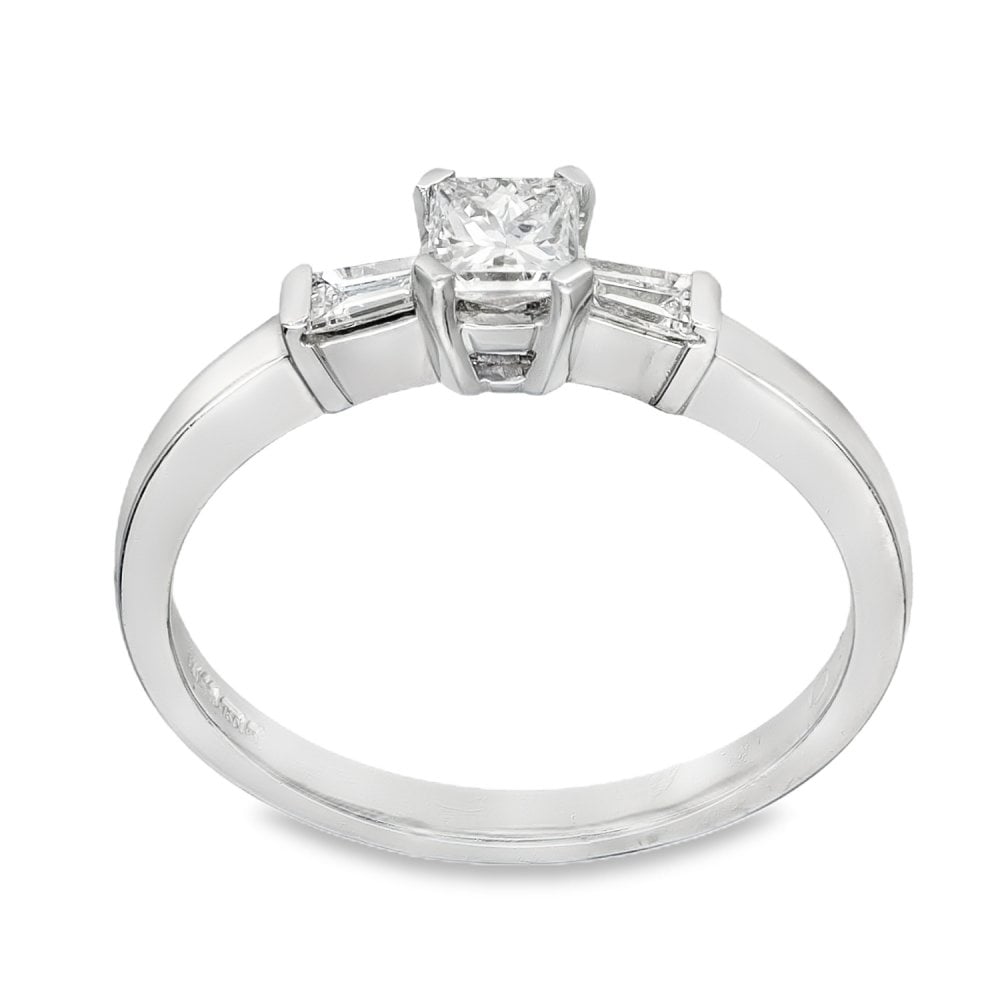 18ct White Gold Diamond Trilogy Ring - Size M½ - 0.50ct
