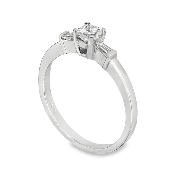 18ct White Gold Diamond Trilogy Ring - Size M½ - 0.50ct