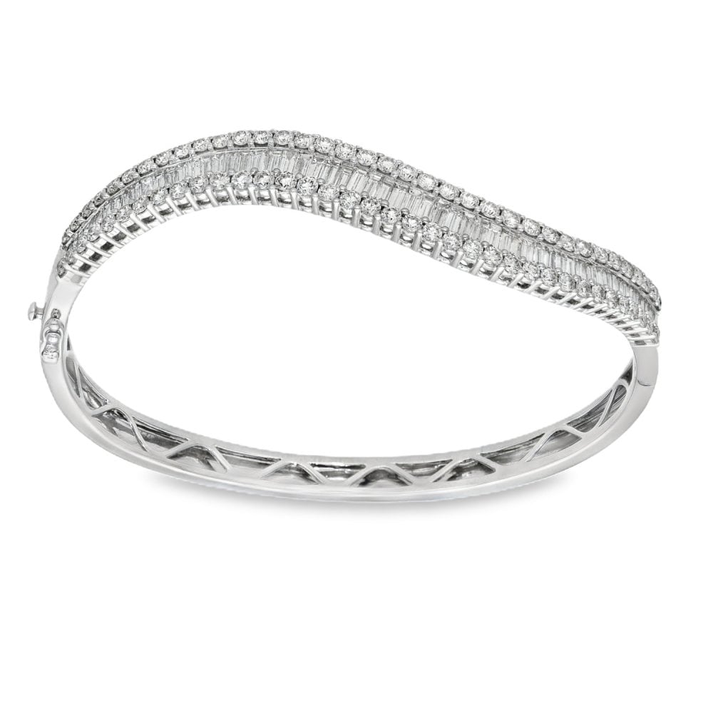 18ct White Gold Diamond Wave Bangle - 17.5cm - 4.68ct